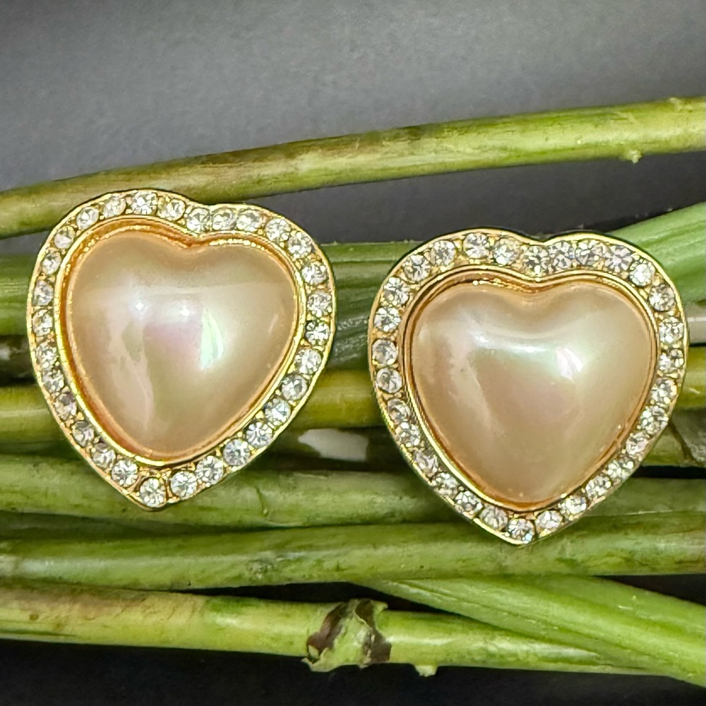 Vintage Unsigned Gold-tone Pearlized Heart Faux Pearl Rhinestones Earrings 19g.